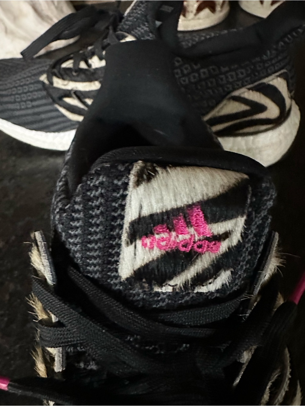 Ultra Boost DNA 5.0 ゼブラ Official Look at the adidas Ultra Boost 5.0